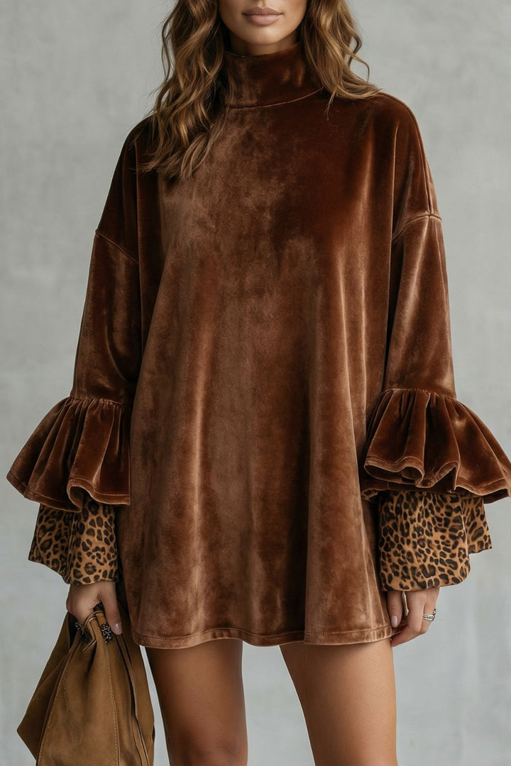 Velanique – Detail mit gestuften Ärmeln – Samt Mini-Kleid