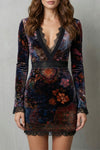 Solenza – Barocke Spitzen-Plunge – Samt-Minikleid