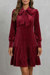 Valeriane – Schleifendetail – Samtiger Corduroy-Minikleid