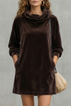 Moréna – Samt Drapierung Komfort – Cowl Neck Mini Kleid