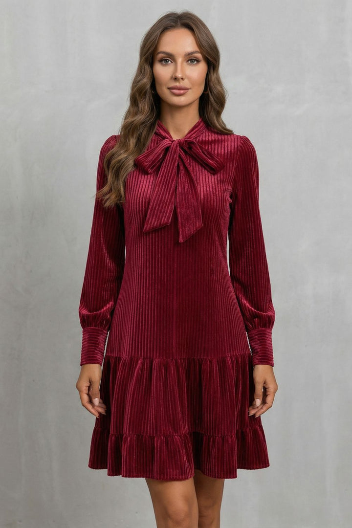Valeriane – Schleifendetail – Samtiger Corduroy-Minikleid