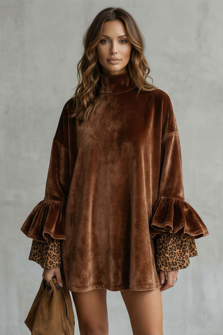 Velanique – Detail mit gestuften Ärmeln – Samt Mini-Kleid