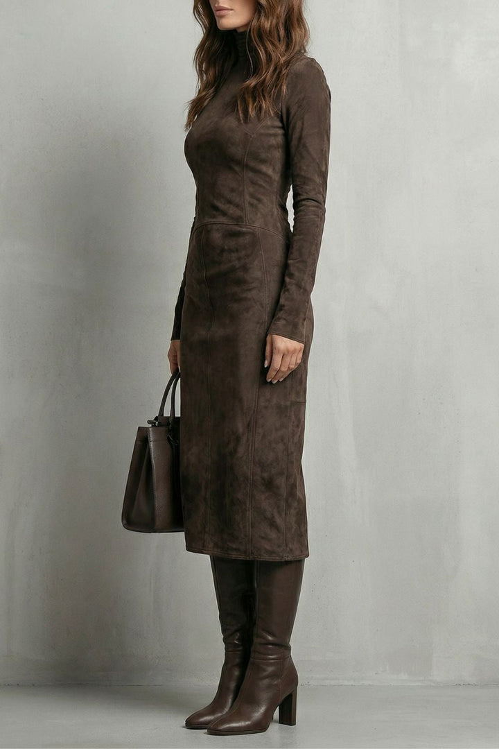 Levréne – Skulptierter Wildleder-Effekt – Turtleneck-Midi-Kleid