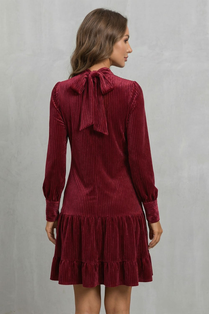 Valeriane – Schleifendetail – Samtiger Corduroy-Minikleid
