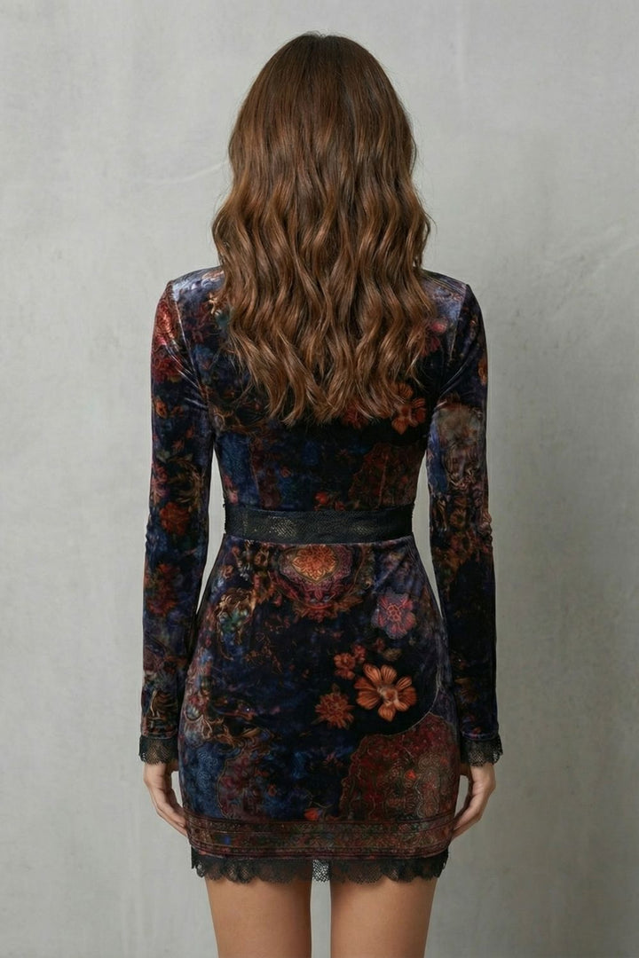 Solenza – Barocke Spitzen-Plunge – Samt-Minikleid