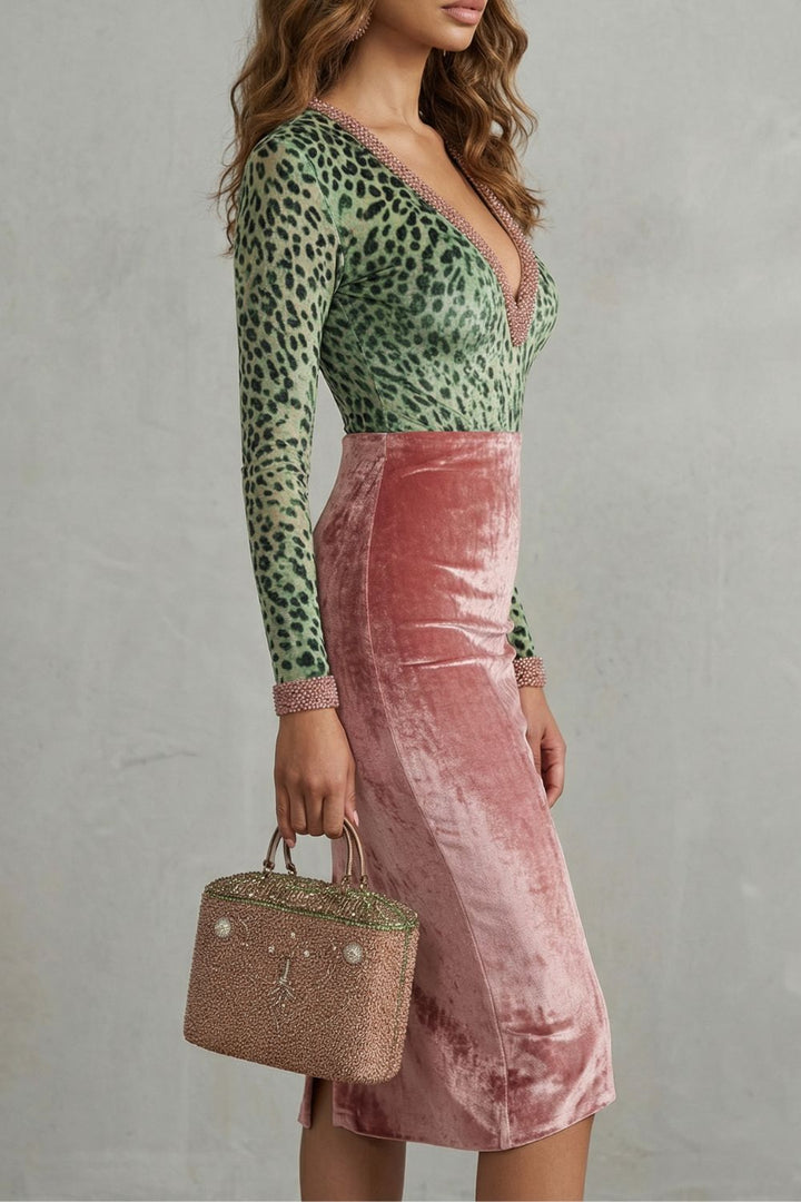 Virelline – Leopardenvelours-Kontrast – Figurbetontes Midi-Kleid