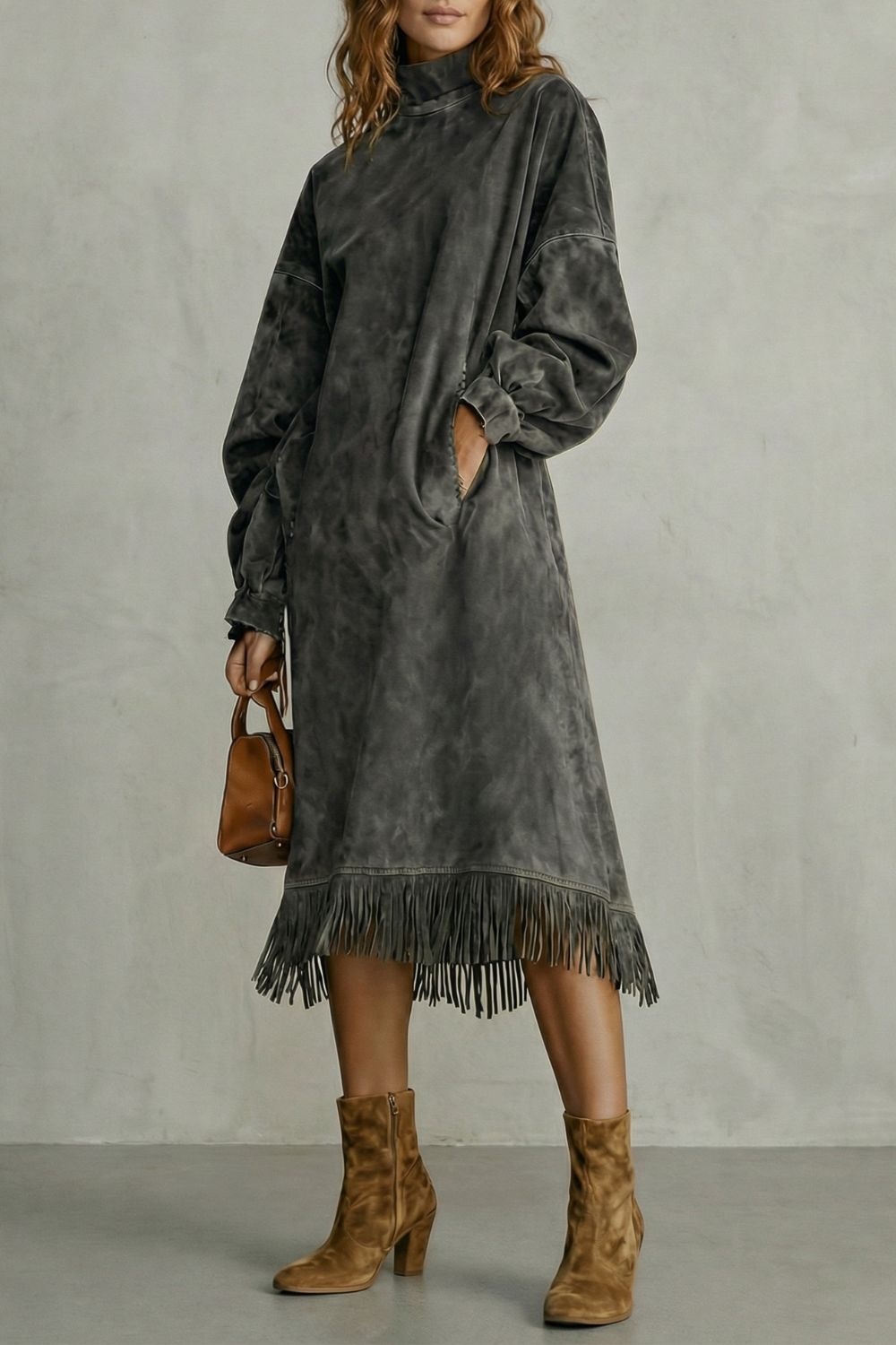 Valdrina – Wildlederfransen-Detail – Midi-Turtleneck-Kleid