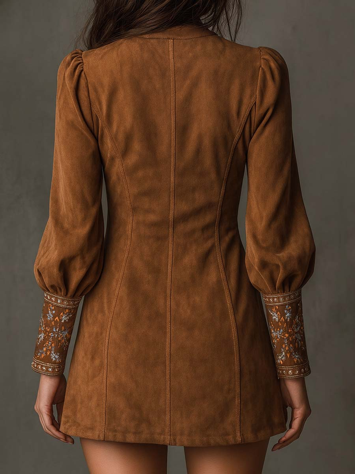 Beatrice | Vintage Braun Wildleder-Style Mini-Kleid mit V-Ausschnitt und Stickerei