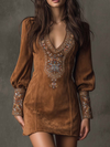 Beatrice | Vintage Braun Wildleder-Style Mini-Kleid mit V-Ausschnitt und Stickerei