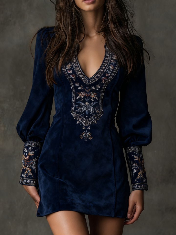 Beatrice | Vintage Braun Wildleder-Style Mini-Kleid mit V-Ausschnitt und Stickerei
