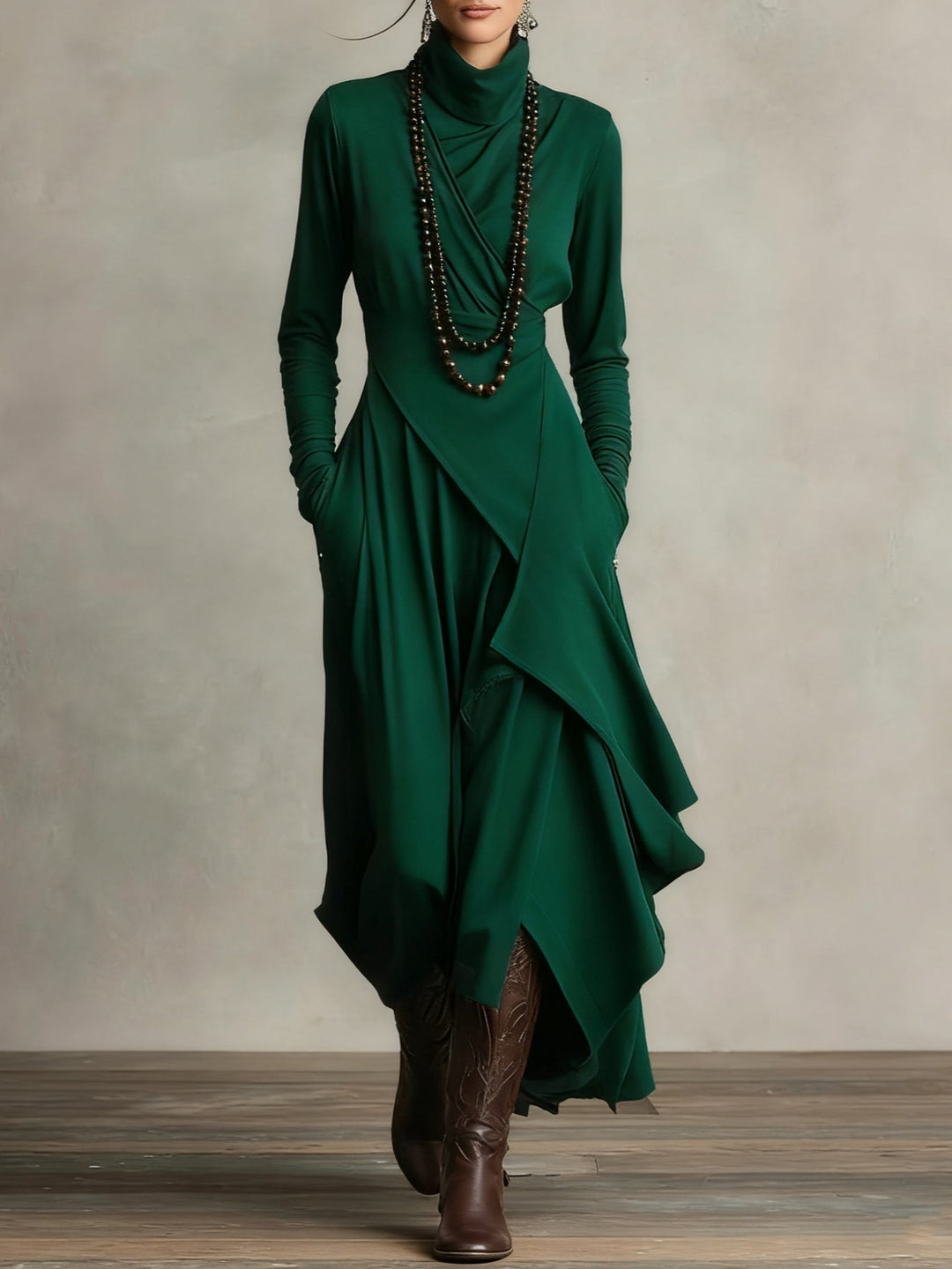 Vivienne | Asymmetrisches Maxikleid mit hohem Kragen