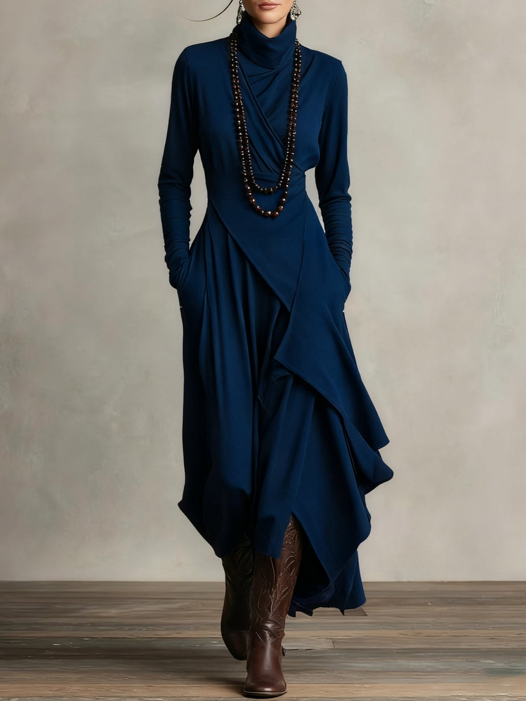 Vivienne | Asymmetrisches Maxikleid mit hohem Kragen